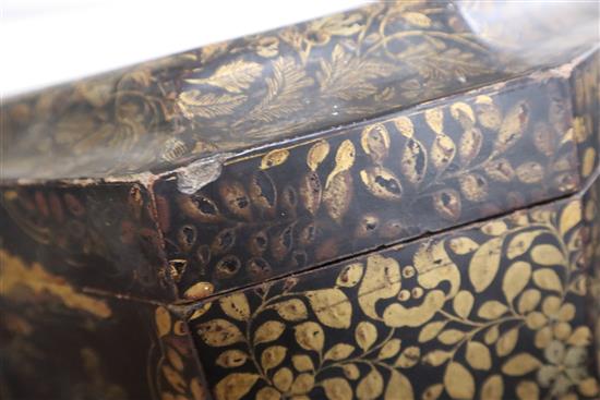 A Chinese export small lacquer box W.46cm